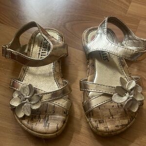 Gold metallic Summer sandal  velcro closure. size 7